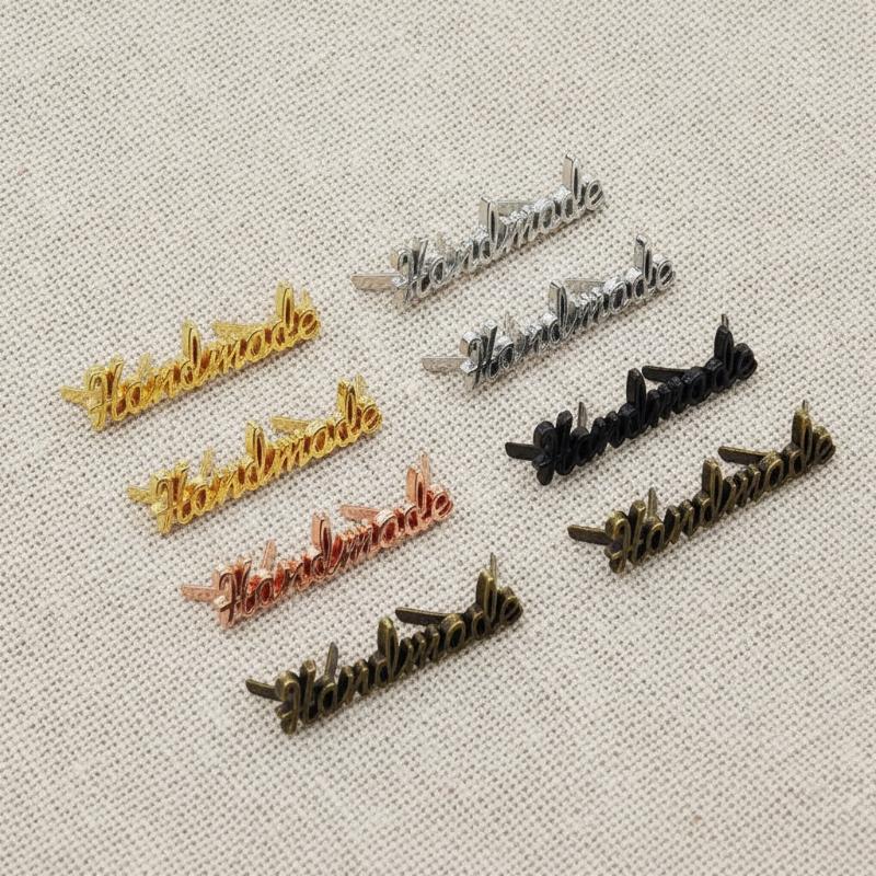 Sewing Labels - 10個入り手作り文字メタルラベル DIYクラフト 手作り縫製装飾ラベル ジーンズ、靴、バッグ用ハンドメイドラベルタグ