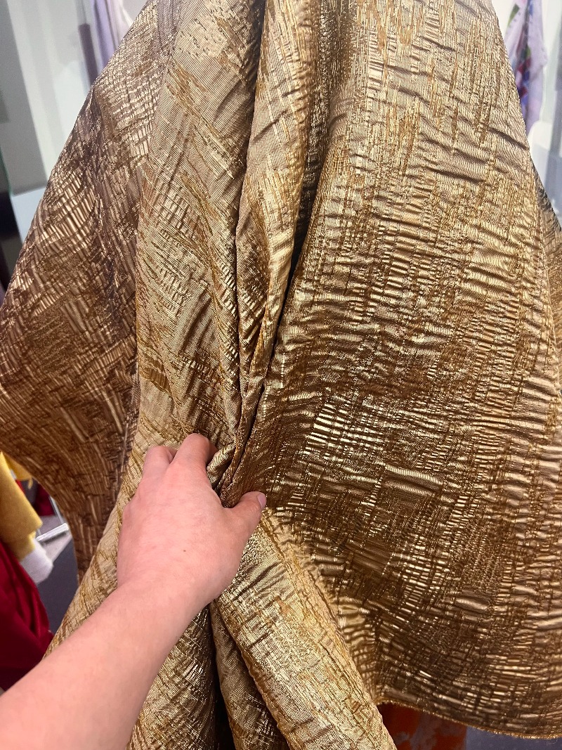 ブロンズブラウンのテクスチャード加工された不規則なジャカード - Textile And Sewing Materials のレビューと価格