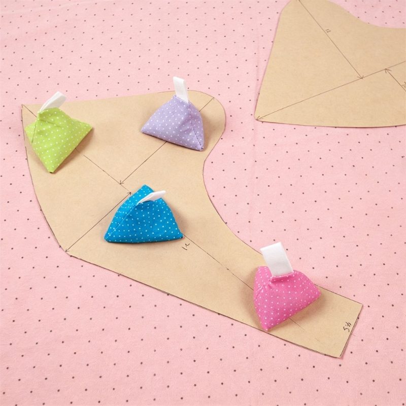 縫製とキルティングプロジェクト用のカラフルなドット付き三角形 - Fabric Weight Set のレビューと価格
